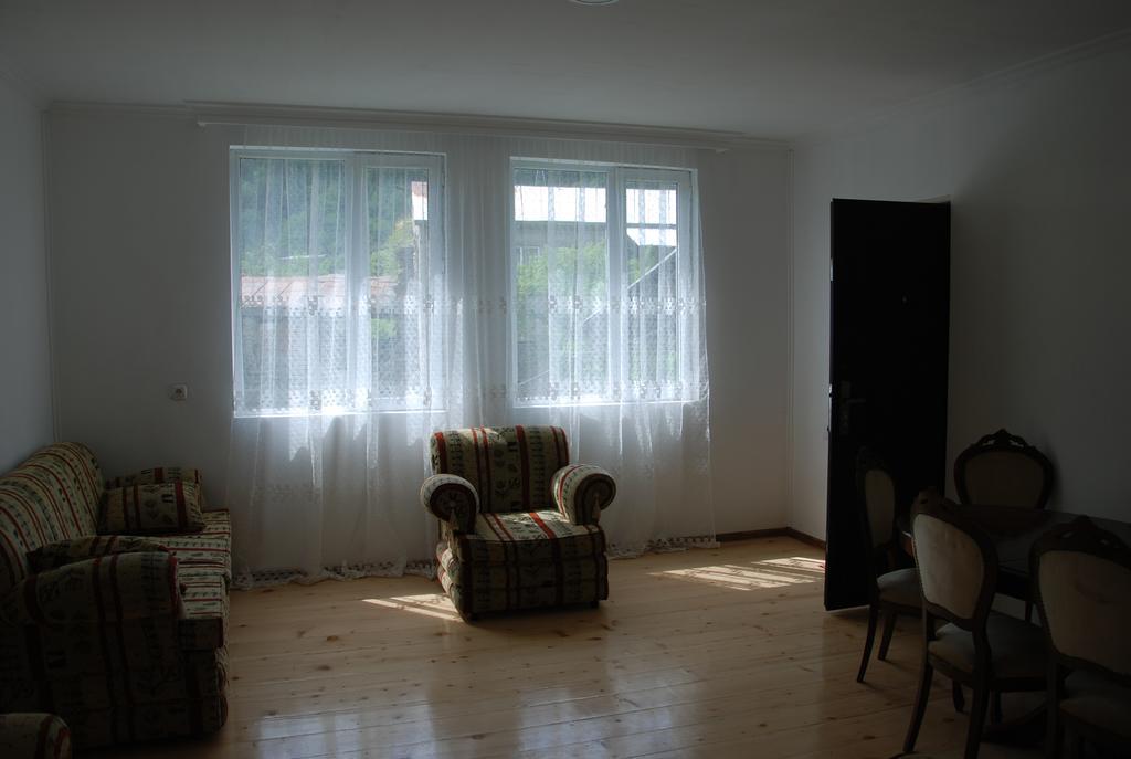 Gogi Jafaridze'S Guesthouse Местія Екстер'єр фото